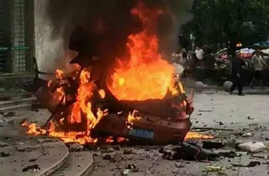 網購炸藥炸死警察